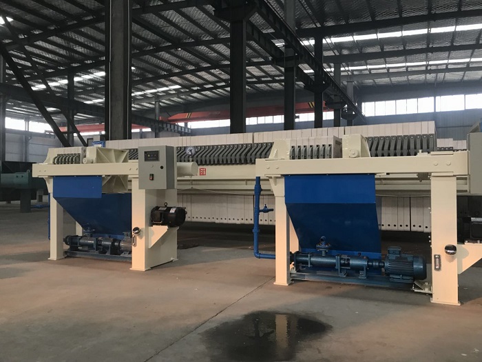 China Small Filter Press With Pump.jpg