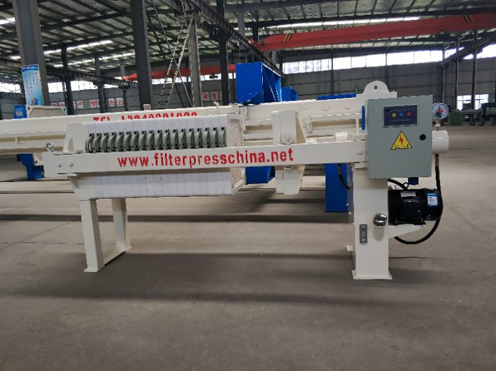 China sludge dewatering filter press machine.jpg