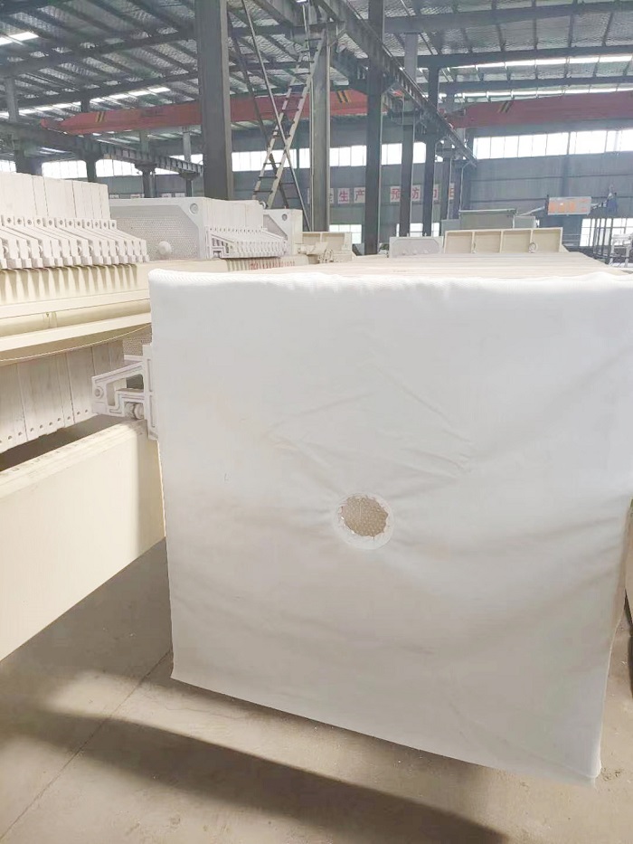 Brazil client hook&loop fastening type filter fabric delivery-Filter press  and dewatering machine China manufacturer-Yuzhou Shuangfa Chemical Industry  Machinery