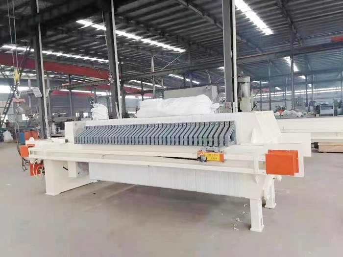 Automatic plate shifting and vibrating filter press China.jpg