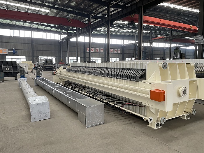 China filter press and screw conveyor.jpg